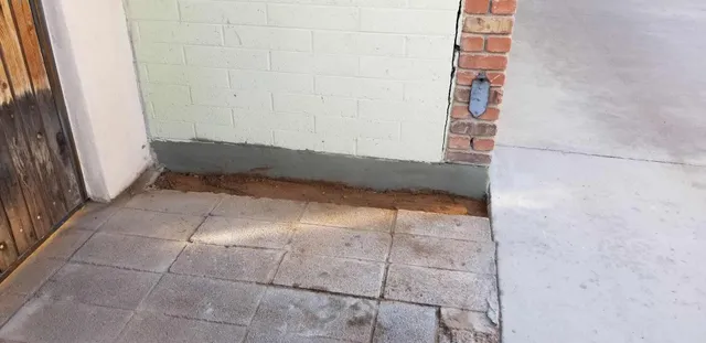 cracks in concrete, signs of foundation damage
